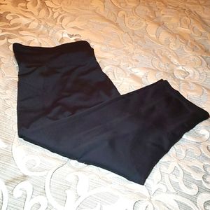 Balance Collection pocket capri leggings